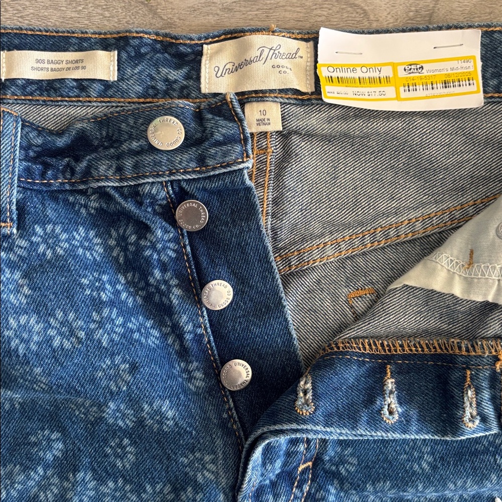 Universal Thread Floral Patterned Jean Shorts - image 2